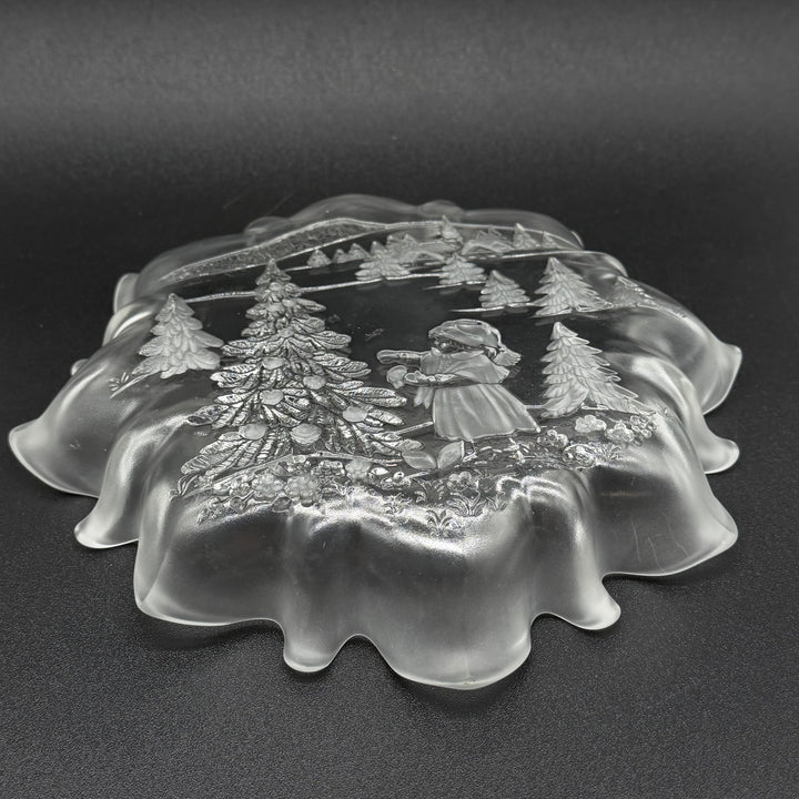 Retro glasfat med julmotiv och vinteridyll