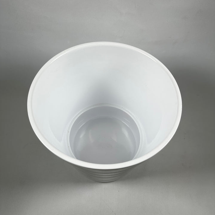 Elegant vit IKEA Kardemumma blomkruka i keramik
