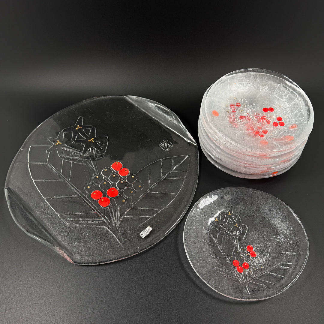 Kosta Boda fat retro med bärmotiv (1 stor,15 små)