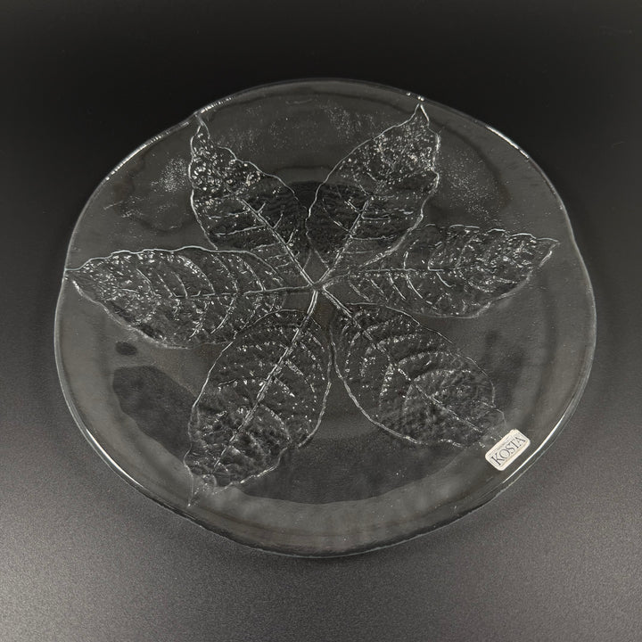 Kosta glasfat med graverat lövmotiv retro