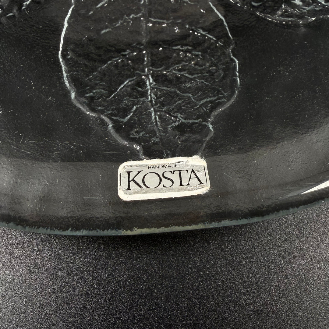 Kosta glasfat med graverat lövmotiv retro