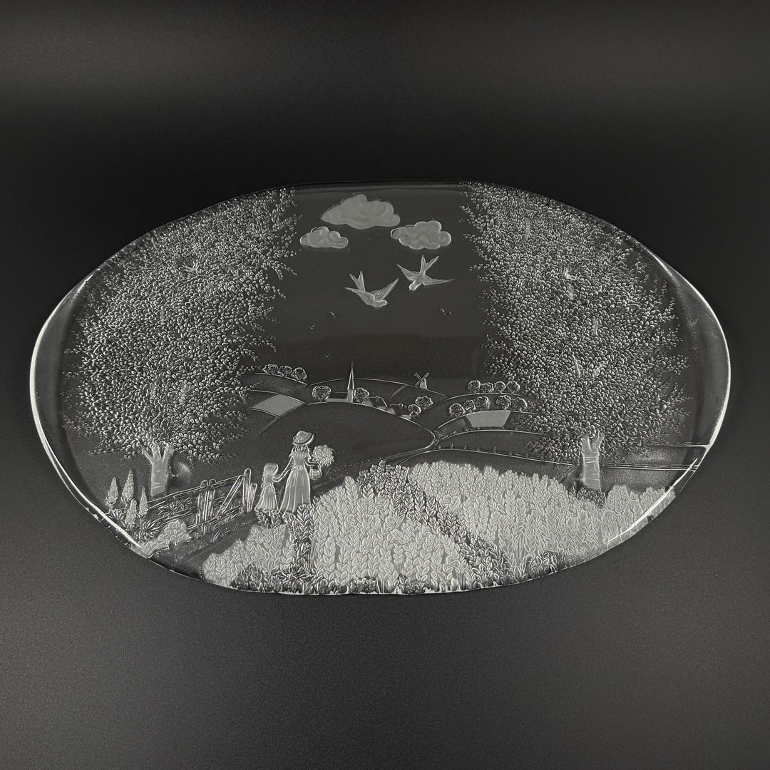 Retro glasserveringsbricka med graverat landskap