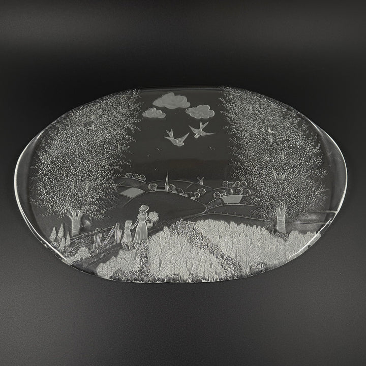 Retro glasserveringsbricka med graverat landskap