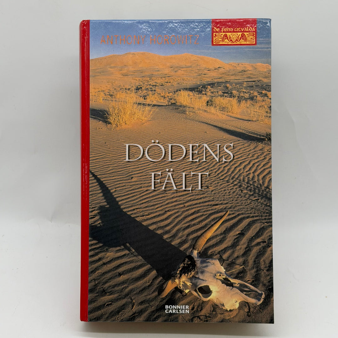 Dödens fält ungdomsbok fantasy inbunden