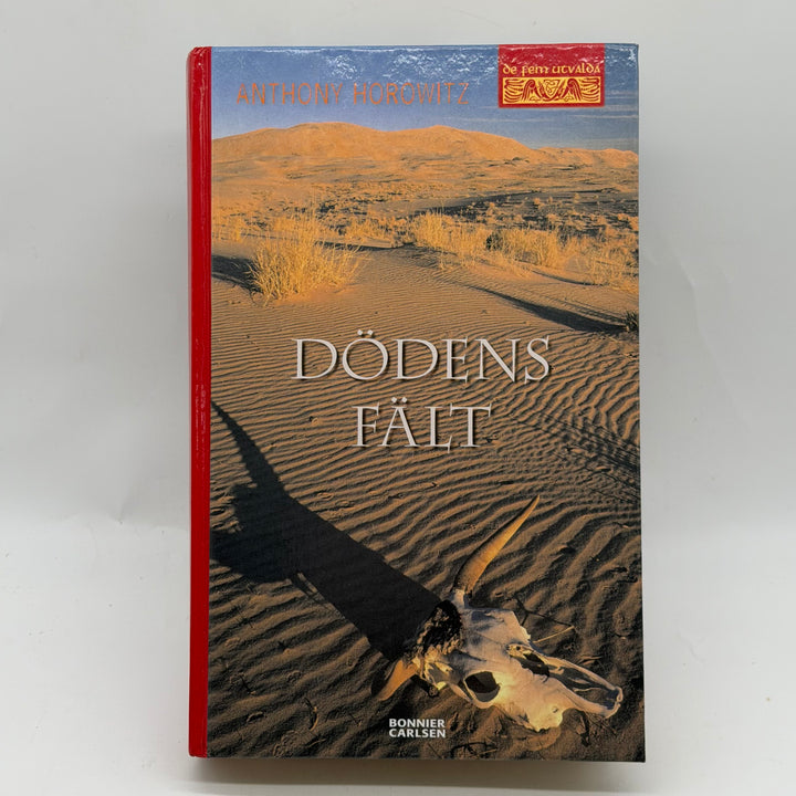 Dödens fält ungdomsbok fantasy inbunden