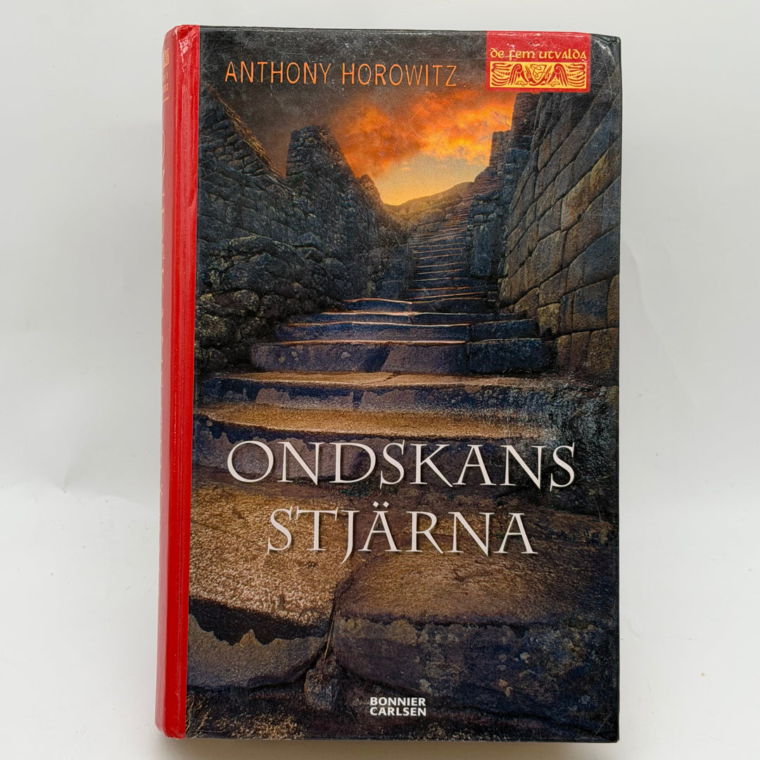 Ondskans stjärna inbunden ungdomsfantasy Bonnier Carlsen