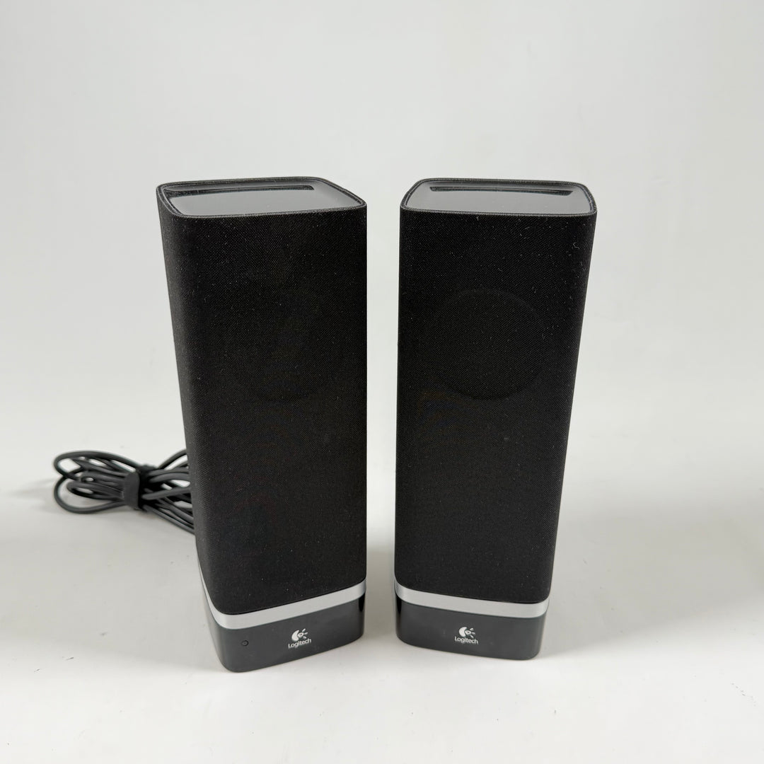 Eleganta Logitech högtalare med kristallklart ljud