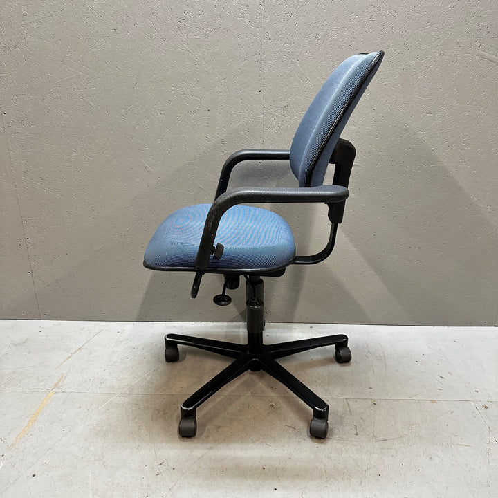 HÅG Blå Elegant Kontorsstol med Armstöd