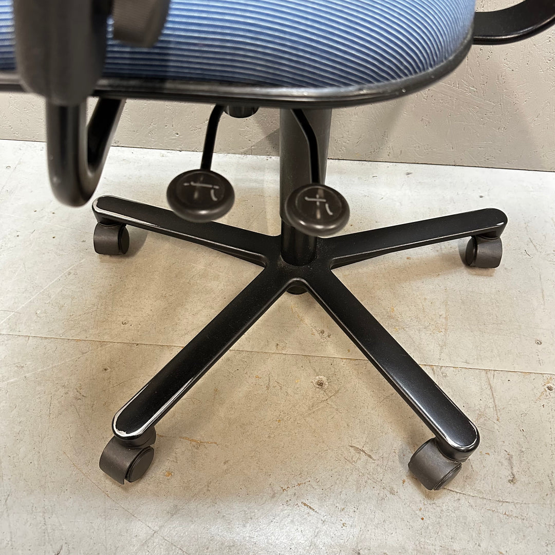 HÅG Blå Elegant Kontorsstol med Armstöd