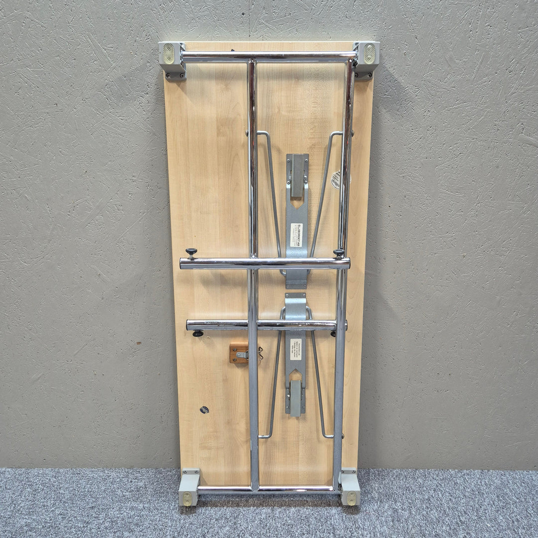 Fällbart bord i ljus träfaner och krom