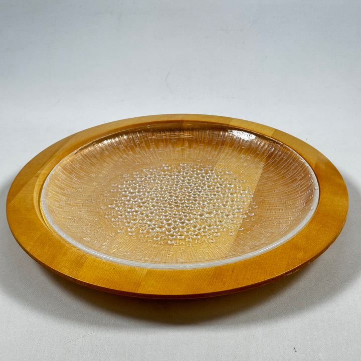 Elegant glasfat med träram för dekoration