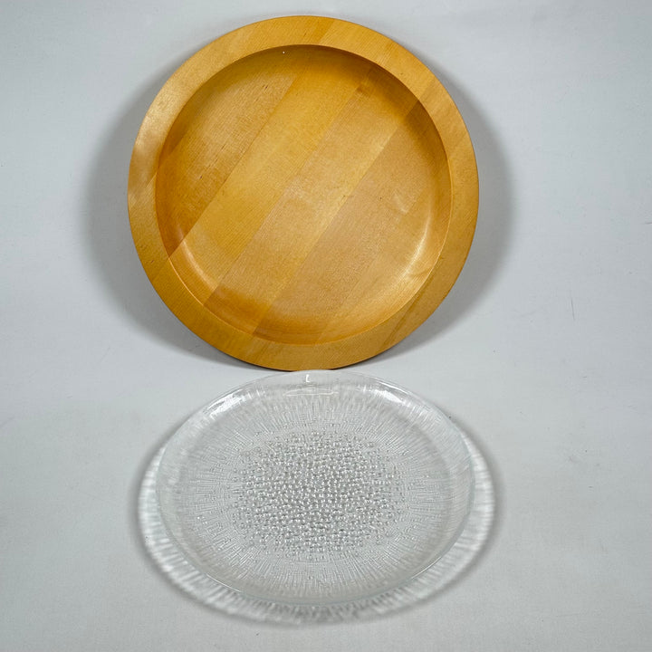 Elegant glasfat med träram för dekoration