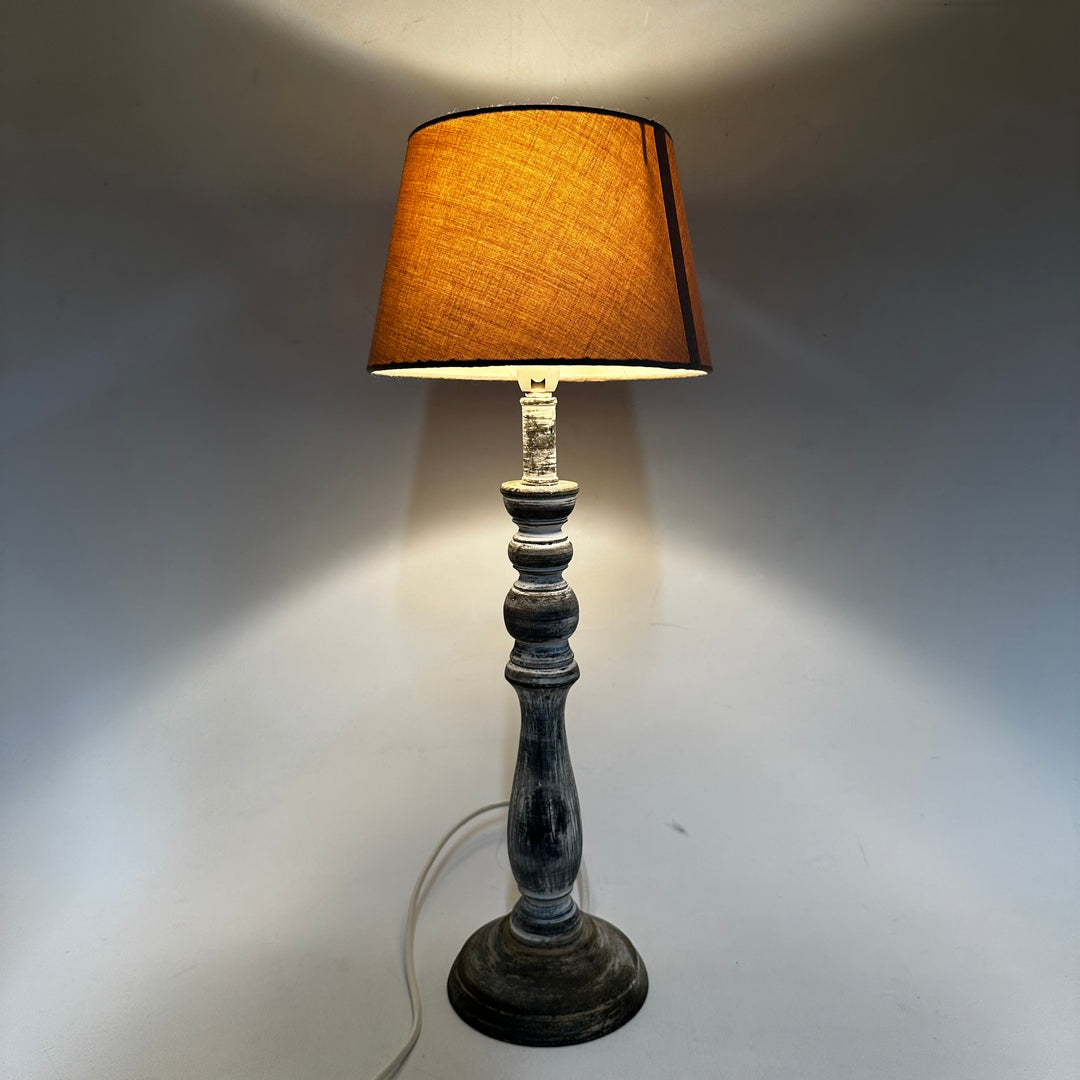 Retro bordslampa i trä och textil
