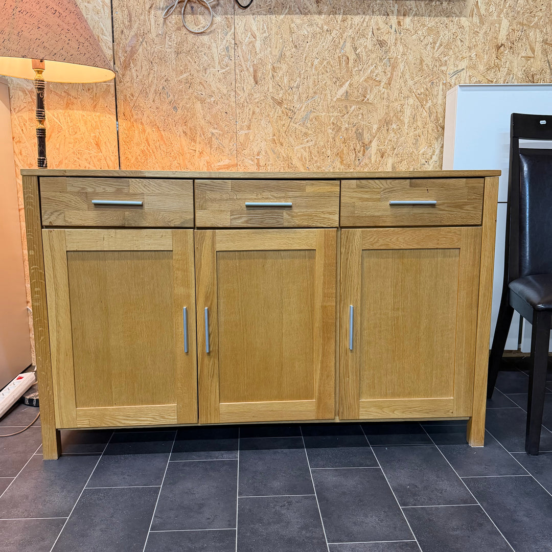 Klassisk sideboard i ljus ek med förvaring