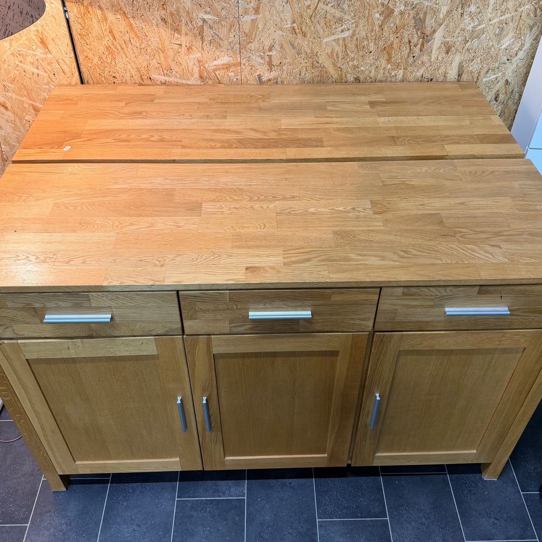 Klassisk sideboard i ljus ek med förvaring