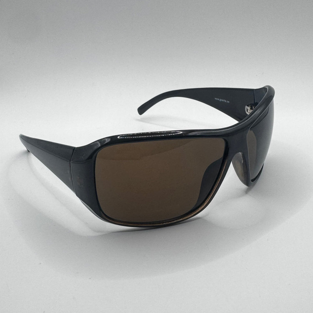 Granite sportiga solglasögon i svart plast - Homy Secondhand Online