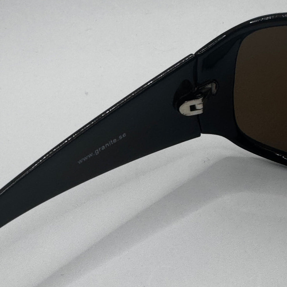 Granite sportiga solglasögon i svart plast - Homy Secondhand Online