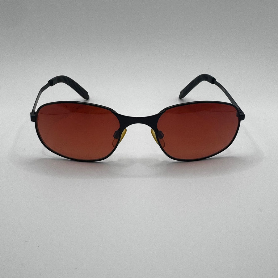 Sportiga solglasögon med röda linser och svart båge - Homy Secondhand Online