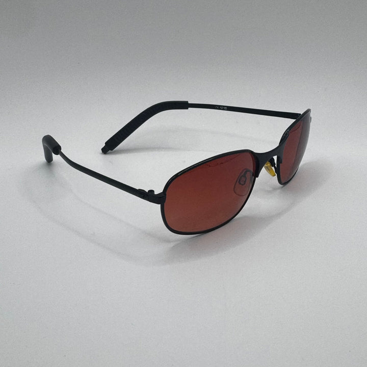 Sportiga solglasögon med röda linser och svart båge - Homy Secondhand Online
