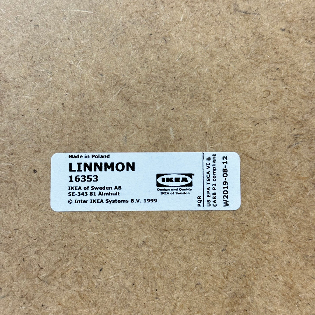 Minimalistiskt IKEA LINNMON skrivbord i vitt