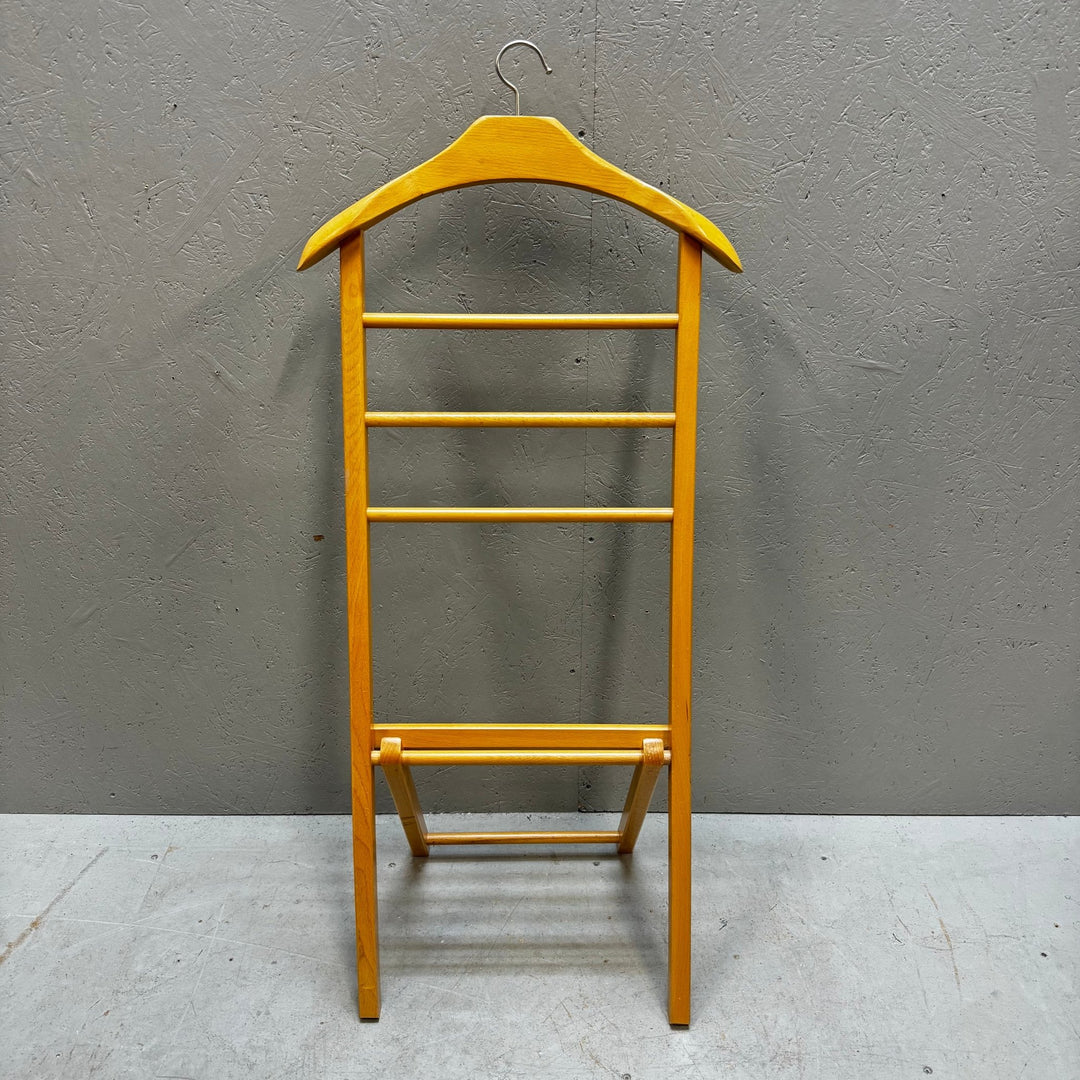 Gul trä galgställning retro design - Homy Secondhand Online