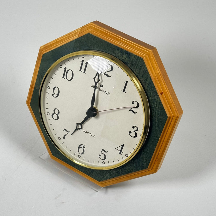 Klassisk Junghans väggklocka i träfinish - Homy Secondhand Online