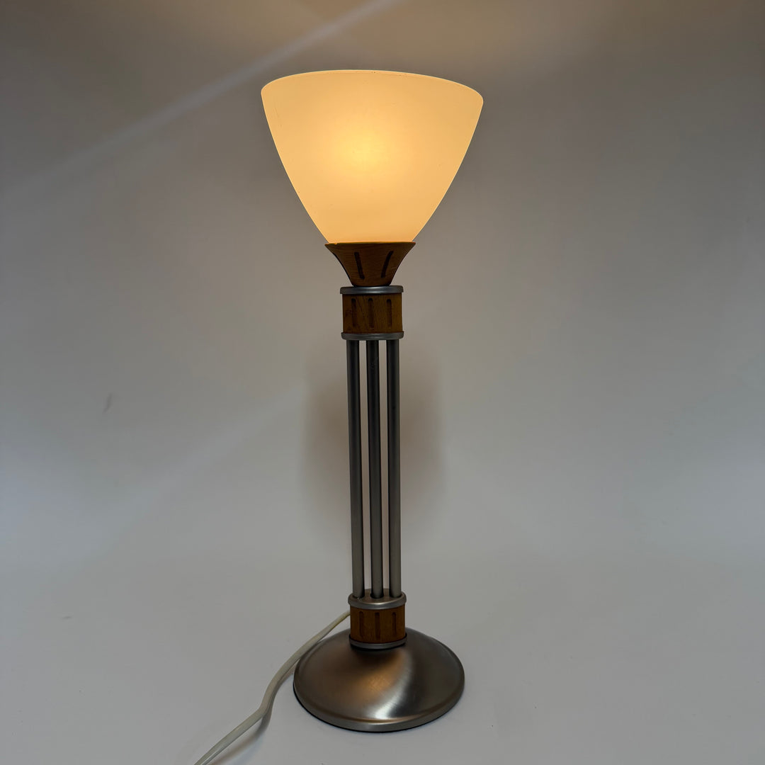 Elegant bordslampa i metall och trä från Cottex