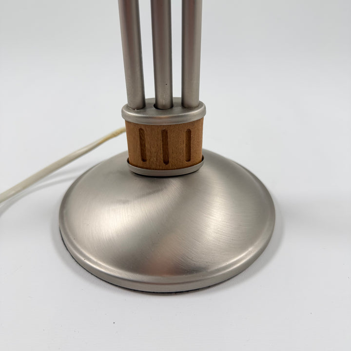 Elegant bordslampa i metall och trä från Cottex