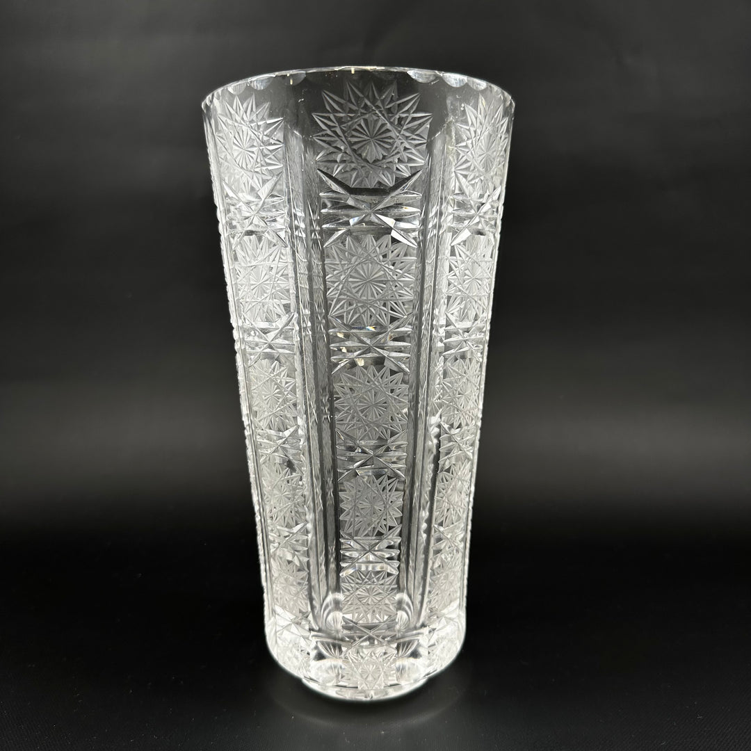 Retro etsad glasvas med geometriskt mönster