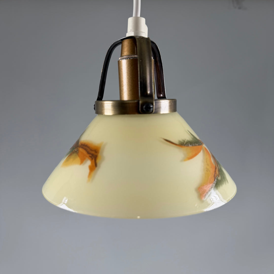 Retro taklampa med handmålad blomdesign