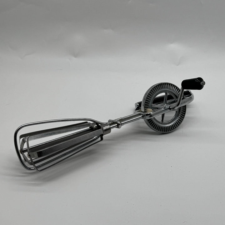 Klassisk handdriven visp i metall - Homy Secondhand Online