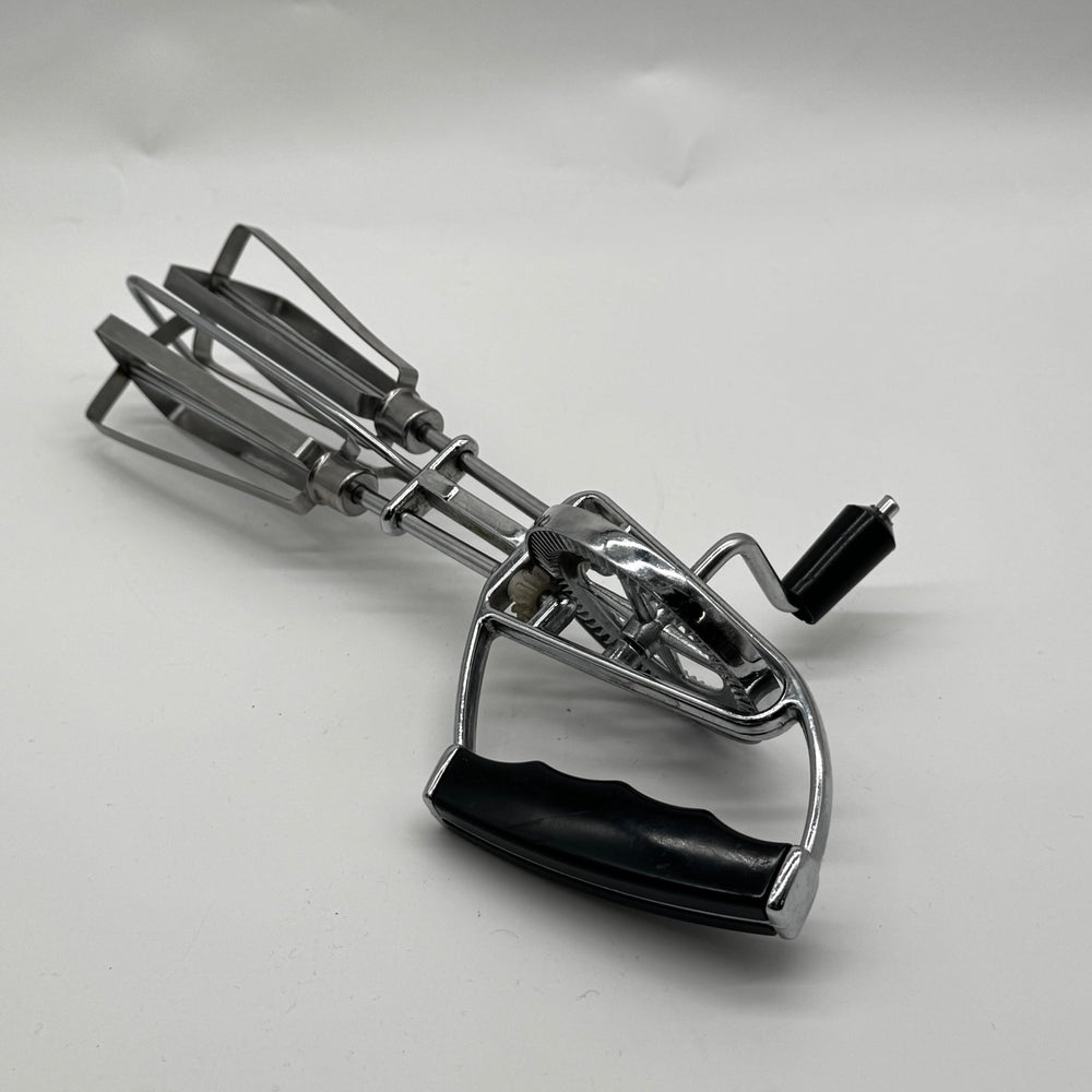 Klassisk handdriven visp i metall - Homy Secondhand Online