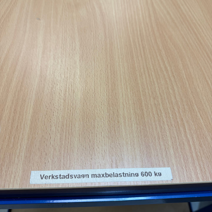 Robust verkstadsvagn i blå metall