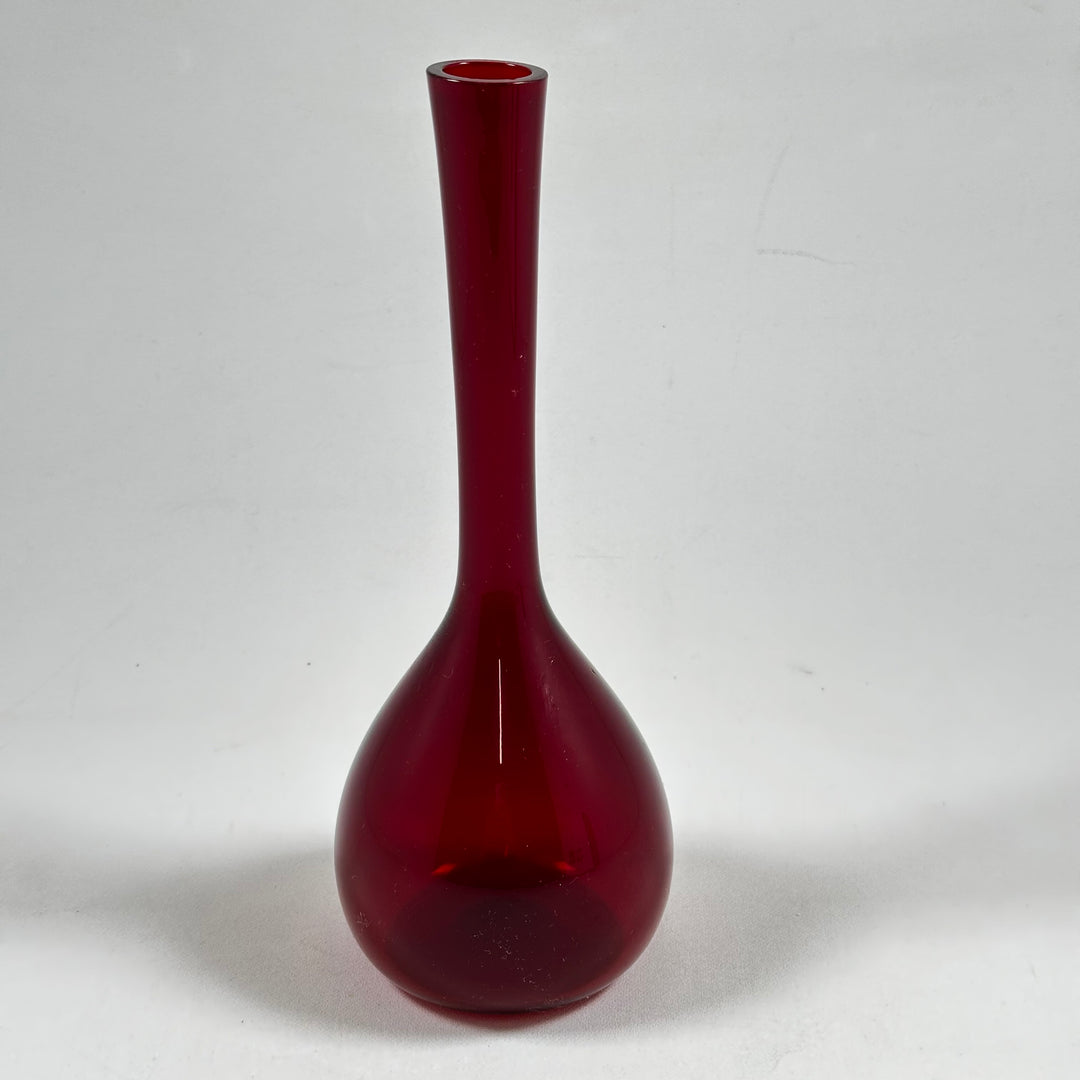 Rubinröd elegant glasvas med klassisk design