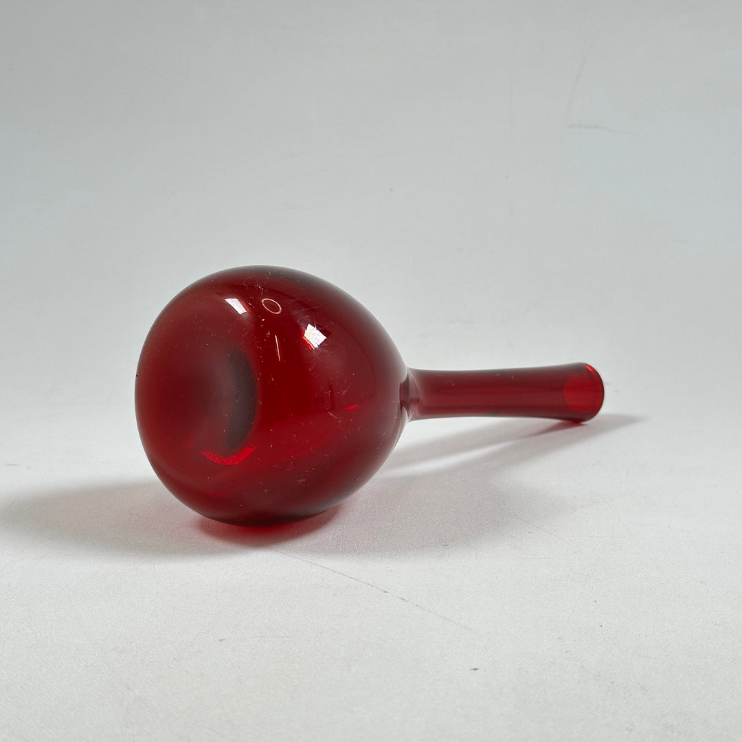 Rubinröd elegant glasvas med klassisk design