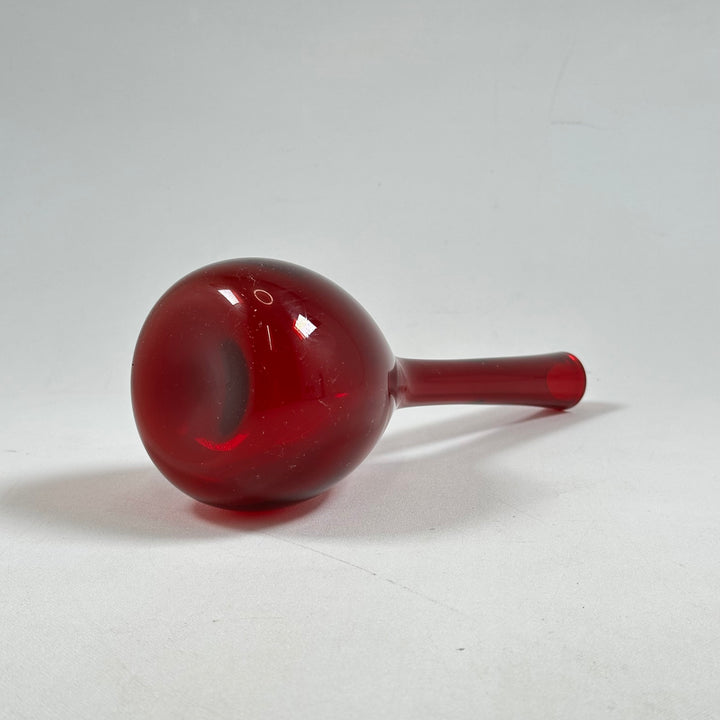 Rubinröd elegant glasvas med klassisk design