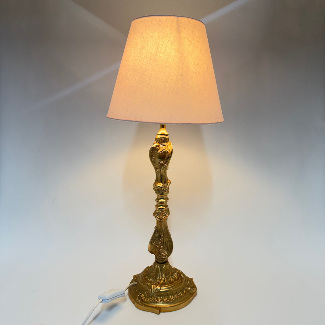 Retro bordslampa i guld, elegant och unik