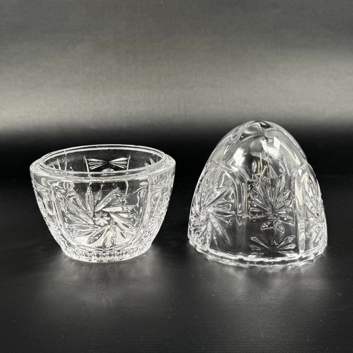 Kristallägg med slipade mönster