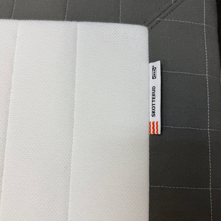 Bekväm enkelsäng IKEA Skotterud – mycket fint skick