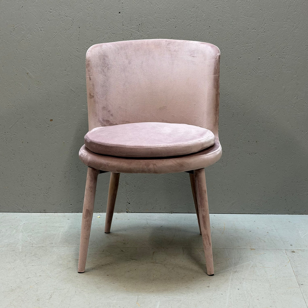 Rosa retrostol i sammet midcentury-design