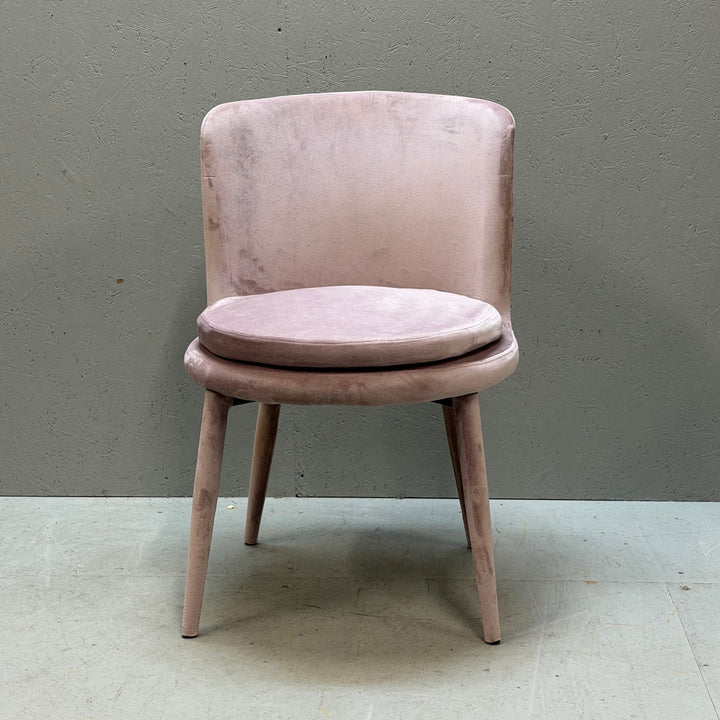 Rosa retrostol i sammet midcentury-design
