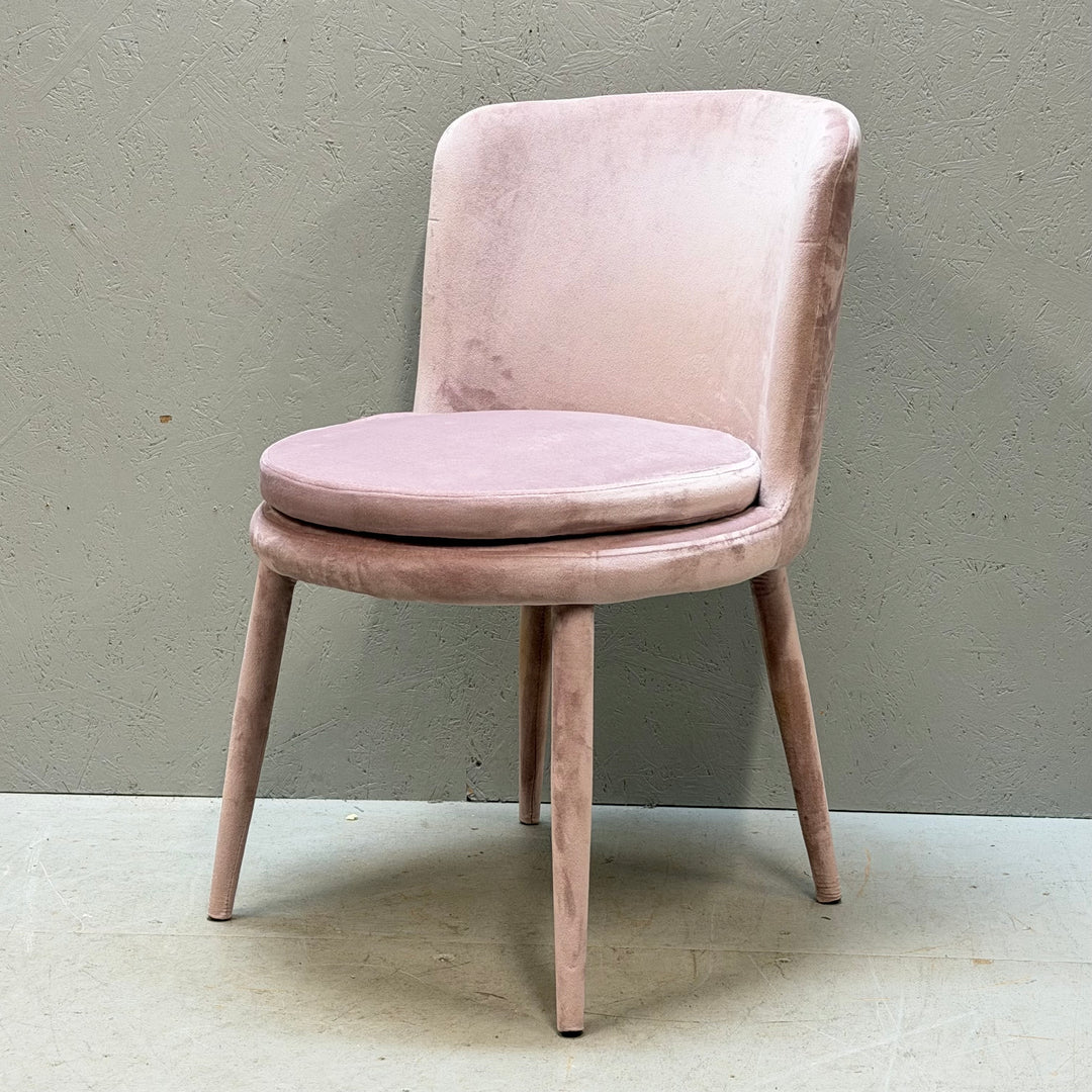 Rosa retrostol i sammet midcentury-design