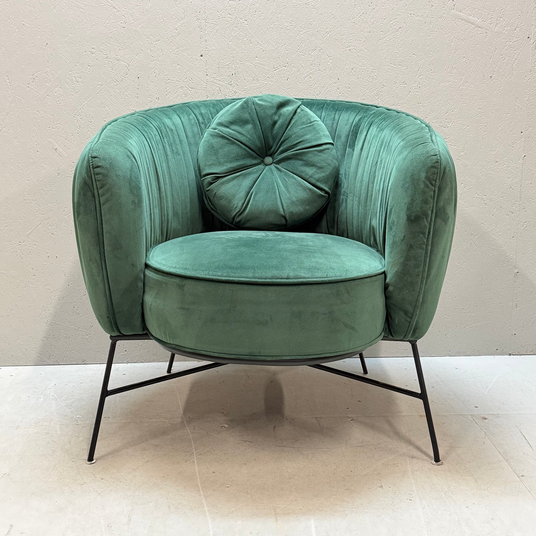 Mossgrön modern sammetsfåtölj i gott skick
