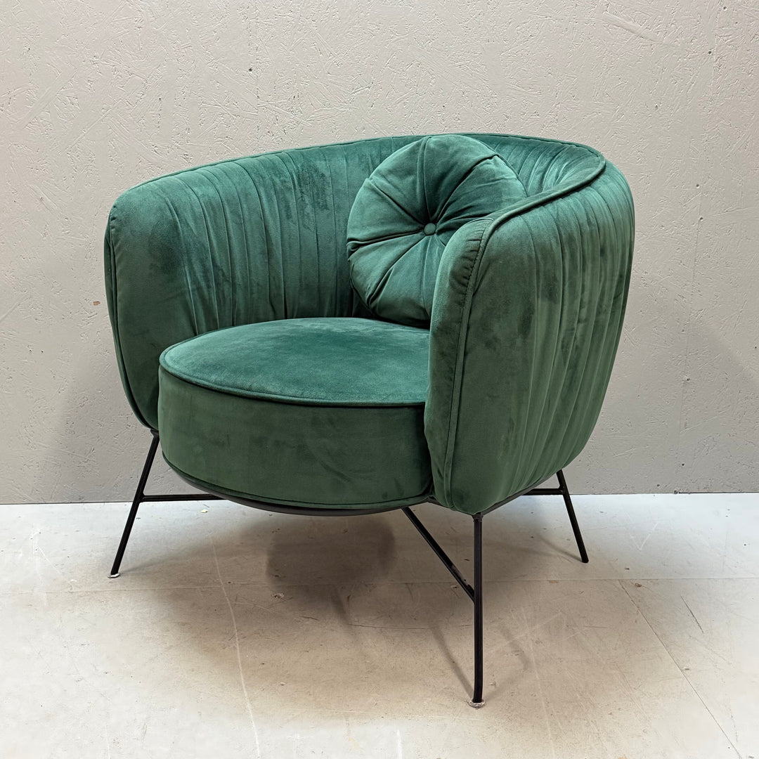 Mossgrön modern sammetsfåtölj i gott skick