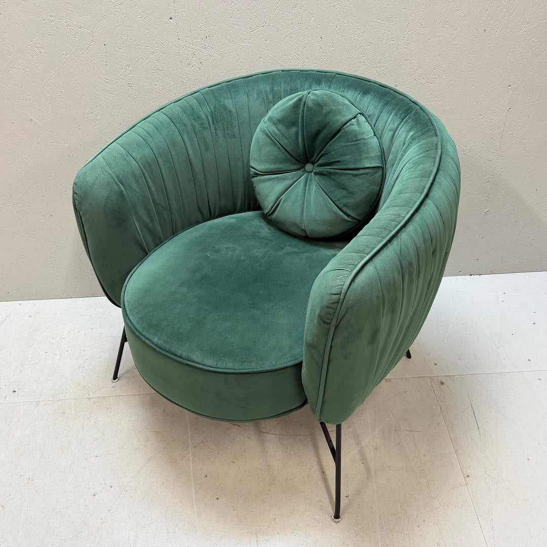 Mossgrön modern sammetsfåtölj i gott skick