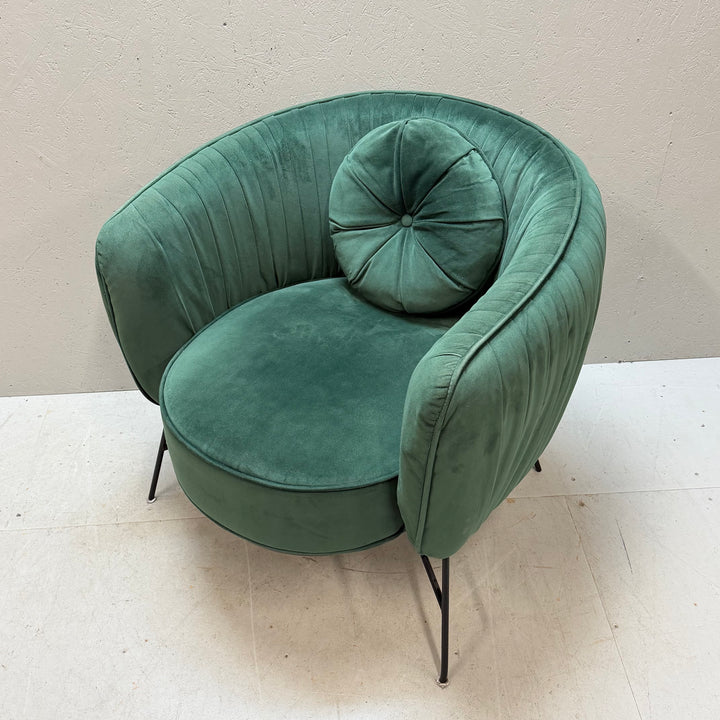 Mossgrön modern sammetsfåtölj i gott skick