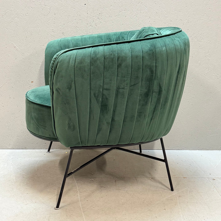 Mossgrön modern sammetsfåtölj i gott skick