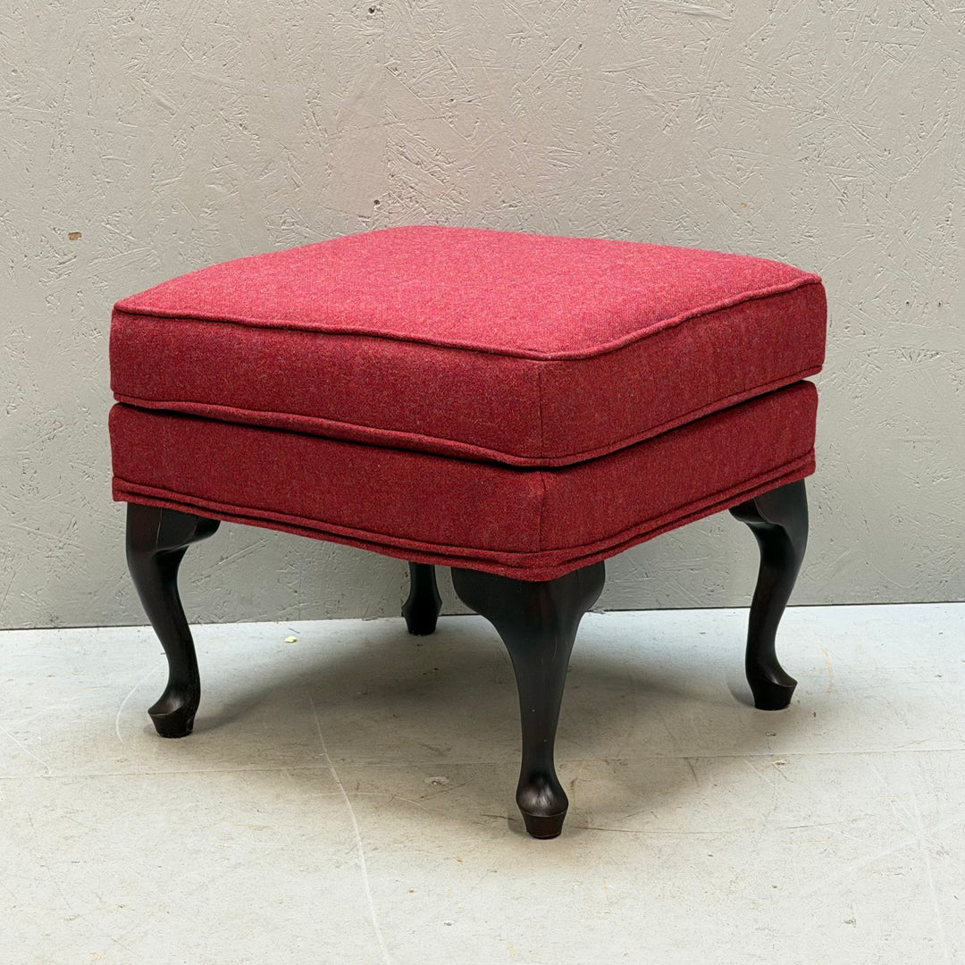 Röd elegant retro fotpall i textil