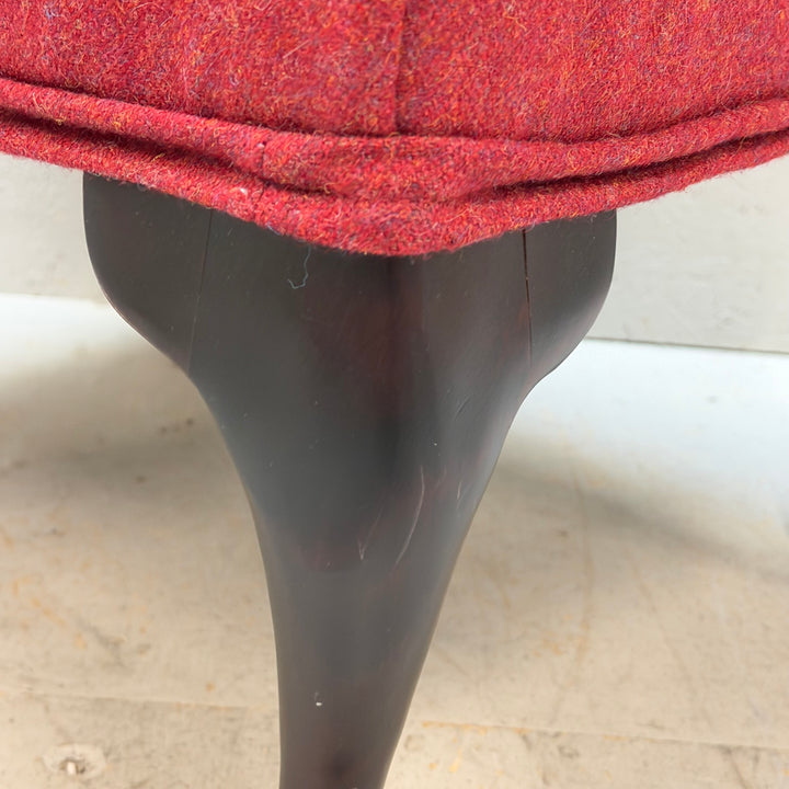 Röd elegant retro fotpall i textil