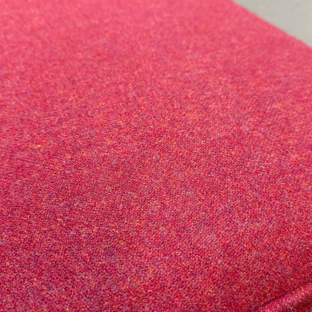 Röd elegant retro fotpall i textil